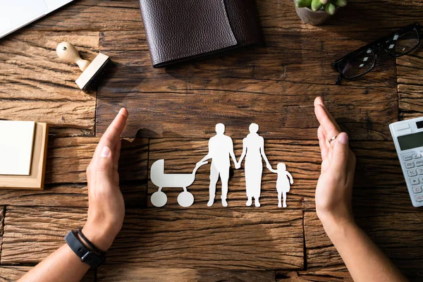 Protezione Della Famiglia Dei Bambini Tutela Delle Mani Dei Genitori — Foto Stock