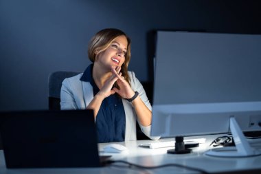 Çevrimiçi Video Konferansı Webinar Görüşme Çağrısı Bilgisayarda