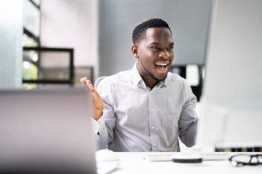 Ofis bilgisayarında Afrikalı Adam Fidye Yazılımıyla Şok Oldu