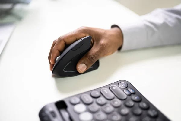 Vertikal Ergonomisk Optisk Mus För Förebyggande Karpaltunnelsyndrom — Stockfoto