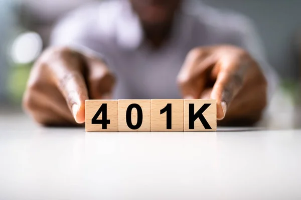 Αφροαμερικάνος 401K Μπλοκ Επενδύσεις Χρήμα Εισοδήματος — Φωτογραφία Αρχείου