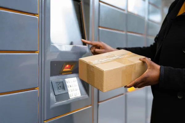 Self Service Automated Delivery Machine Postal Terminal — Stock Photo, Image
