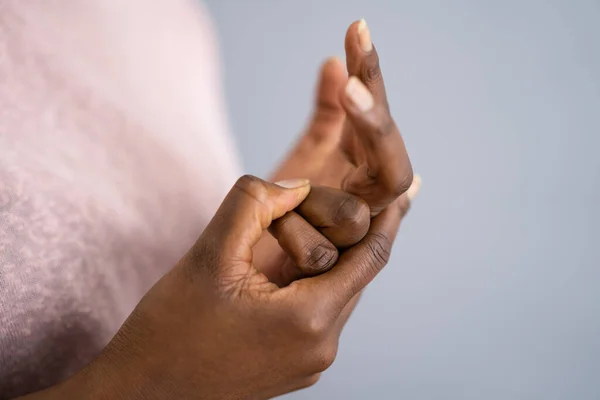 Mão Knuckle Finger Joint Crack Estalar Dedos — Fotografia de Stock