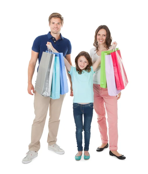 Семья с пакетами покупок — стоковое фото