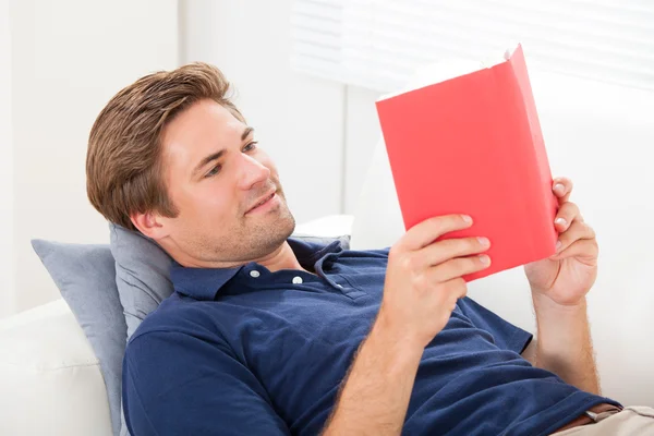 Man Reading Book — Stock Photo, Image