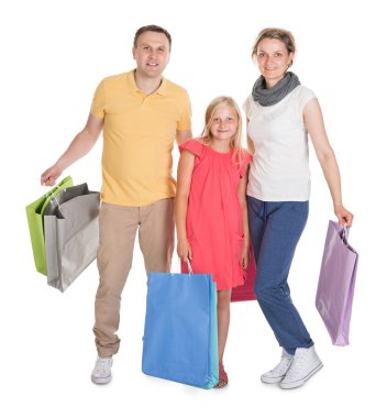 Genç aile birlikte alışveriş