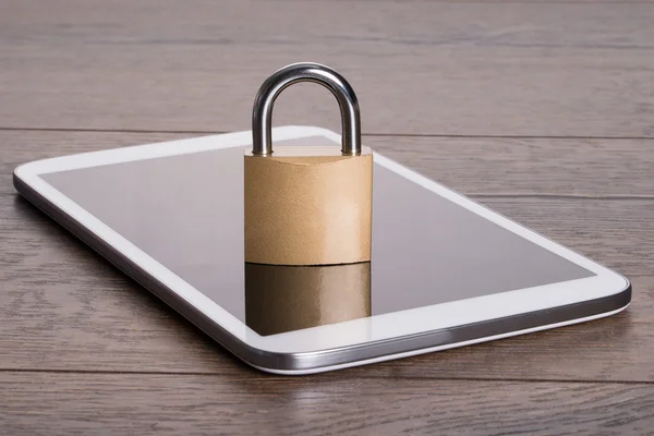 Tablet PC data privacy koncept — Stockfoto