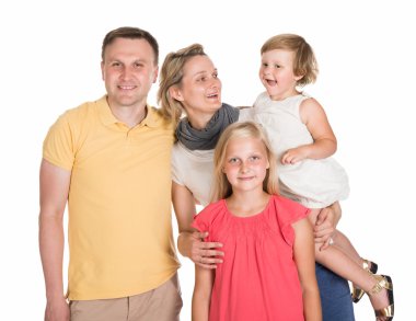 mutlu genç aile çocukları ile birlikte