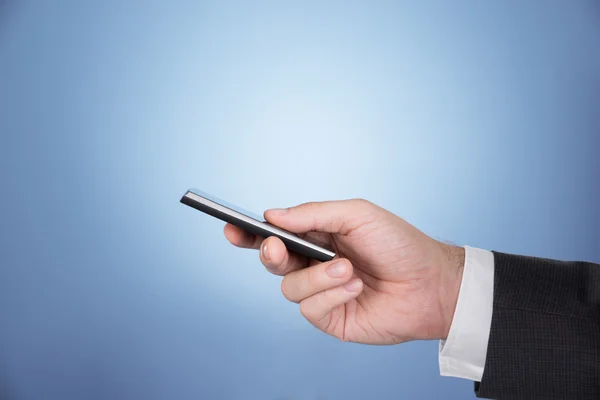 Hand houden van mobiele telefoon — Stockfoto