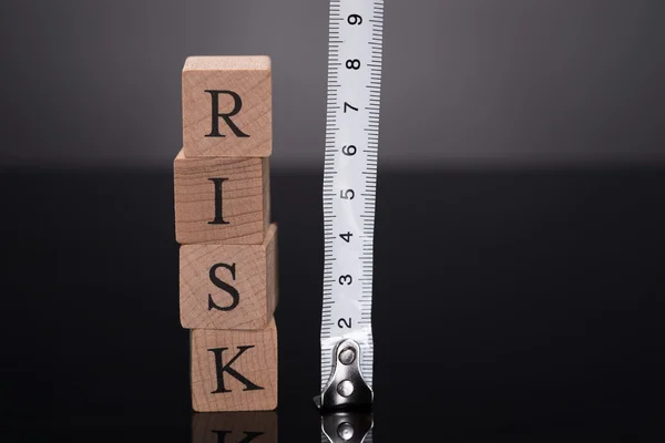 Cetvel ile risk ölçme — Stok fotoğraf