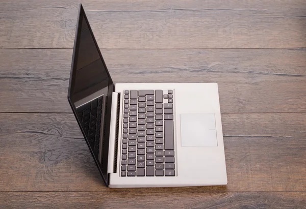 Ultrabook auf dem Tisch — Stockfoto