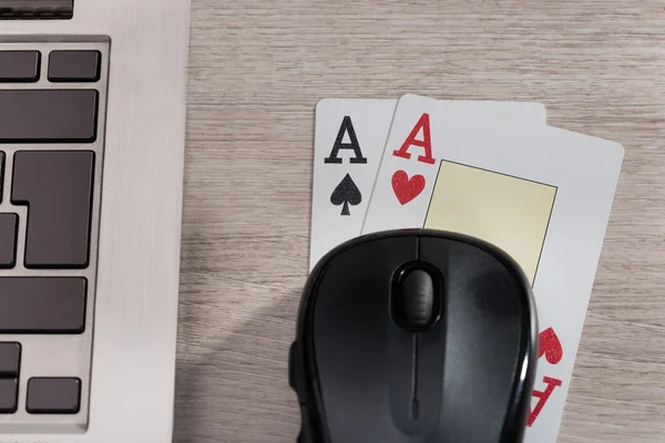 Playing poker online — Stock Photo, Image