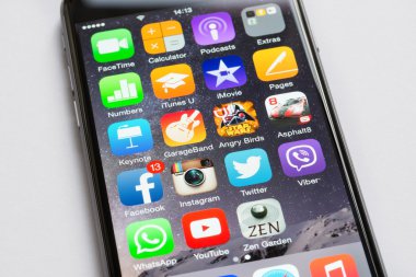 Apple closeup iphone6 ile çeşitli Apps üstünde perde