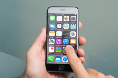 Çeşitli apps Apple iphone6 üzerinde kullanarak ele