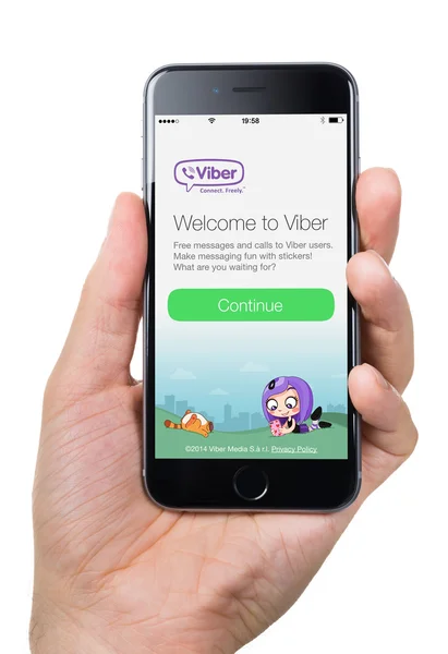 La celebración de la mano de Apple iPhone 6 con Viber página de bienvenida en pantalla — Foto de Stock