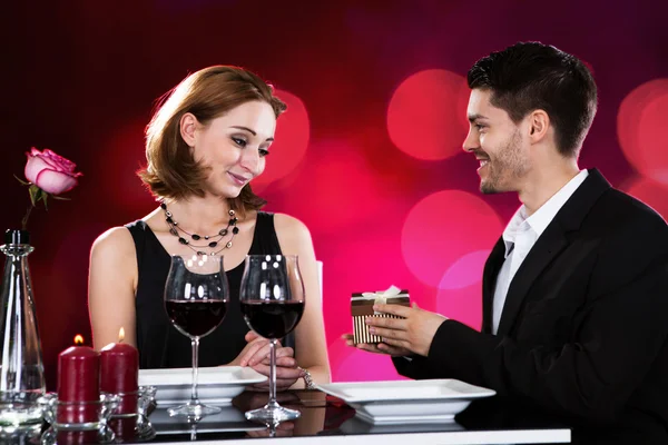 Couple  At Restaurant — Stock Photo, Image