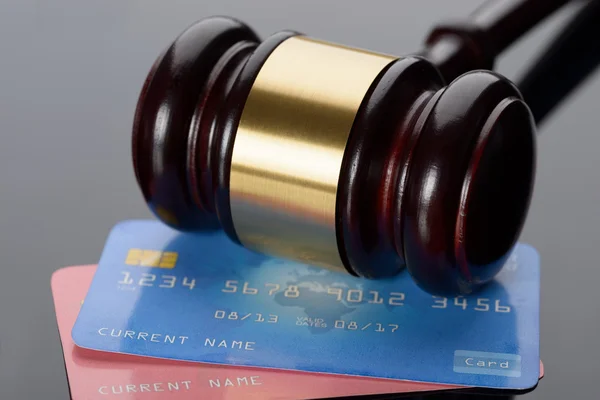 Wooden Gavel With Credit Card — Stock Photo, Image