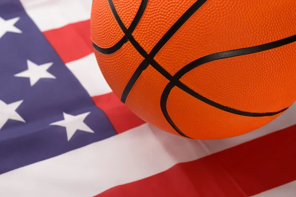 Basquete com bandeira americana — Fotografia de Stock