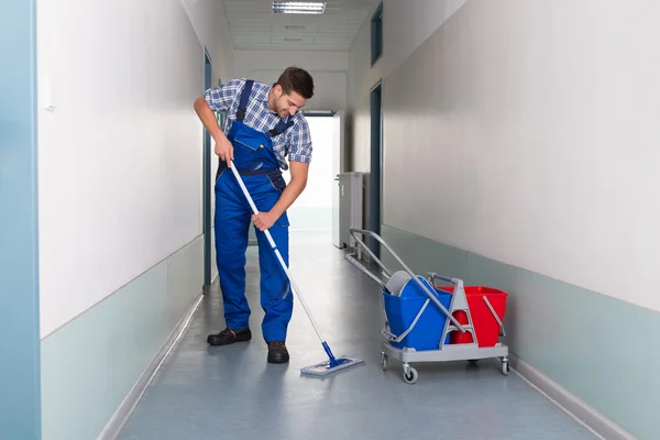 Male Worker Cleaning Office Corridor — Stock Photo, Image