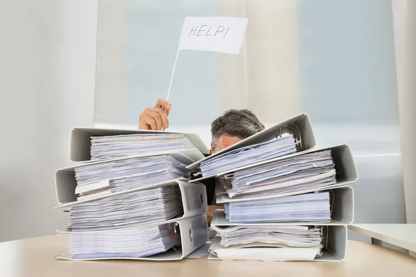 Empresario pidiendo ayuda — Foto de Stock