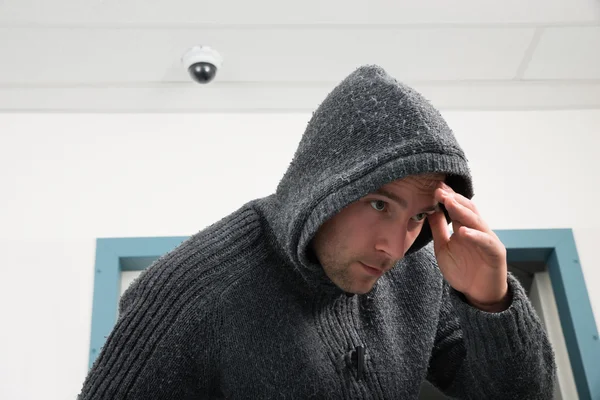Man In Hooded Sweatshirt — Stock Photo, Image