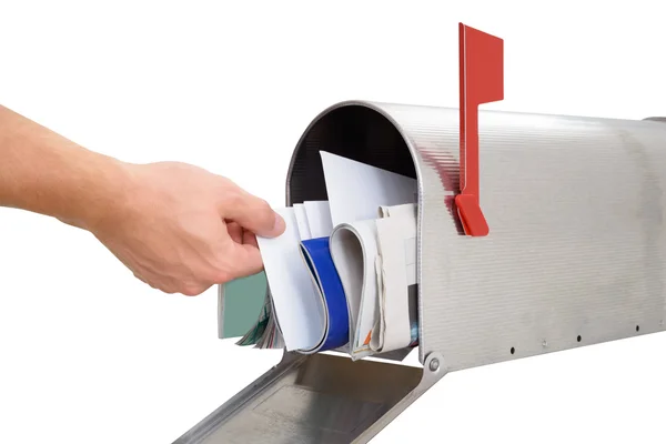 Person nimmt Brief aus Briefkasten — Stockfoto