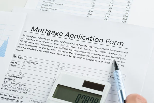 Mortgage uygulamasında kalem — Stok fotoğraf