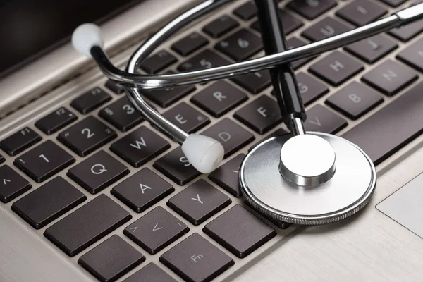 Medical Stethoscope On Laptop — Stock Photo, Image