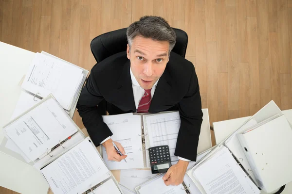Businessman Doing Paperwork — Stock Photo, Image