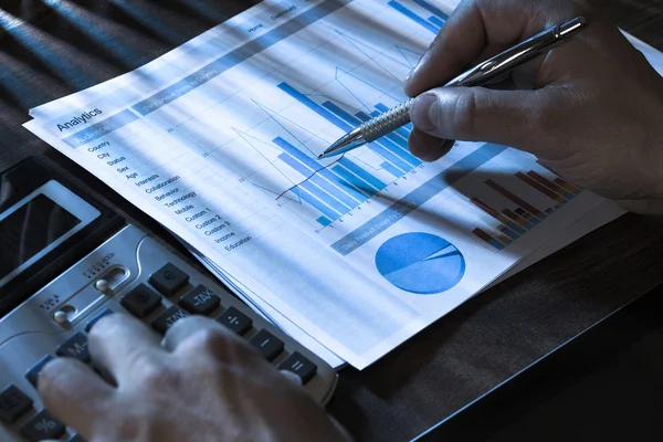 Person With Calculator And Graph — Stock Photo, Image