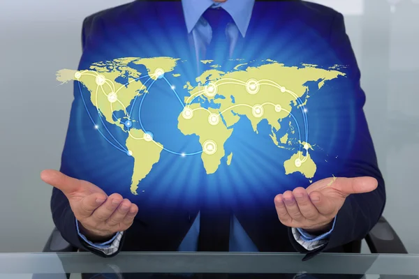 Uomo d'affari con mappa del mondo — Foto Stock