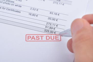 Üzerinde vadesi geçen el deyim