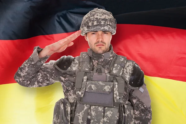 Německý voják zdravit — Stock fotografie