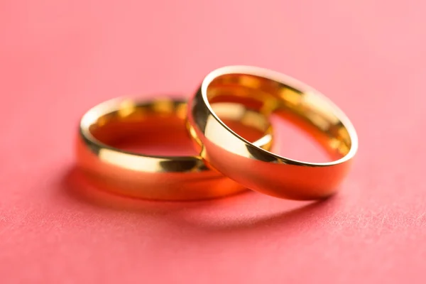 Paar goldene Ringe — Stockfoto