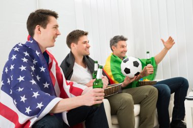 Arkadaşlar futbol oyun keyfi