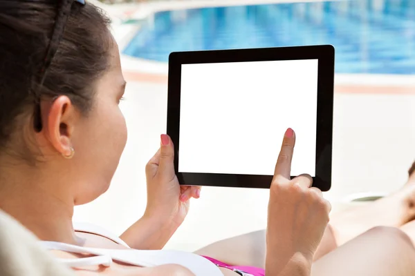 Donna che utilizza tablet digitale — Foto Stock