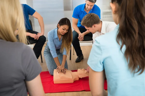 EHBO-opleiding — Stockfoto