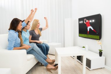 Rugby maçı izlerken kadın