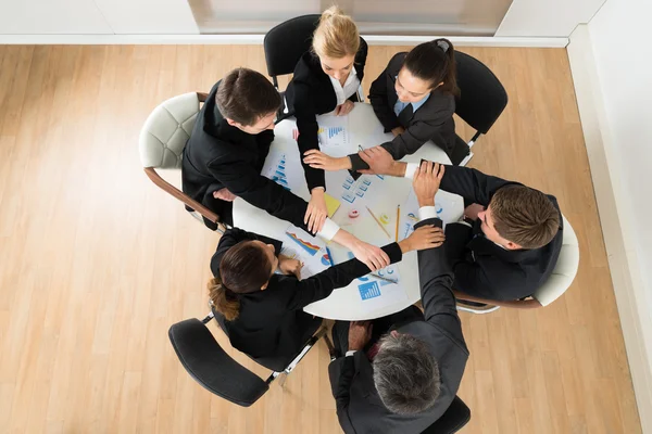 Businesspeople Joining Hands — Stock Photo, Image