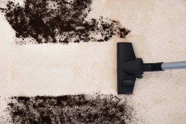 Пилосос чищення килимів — стокове фото
