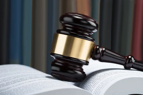 Gavel on Stack Of Book — Stock Photo, Image