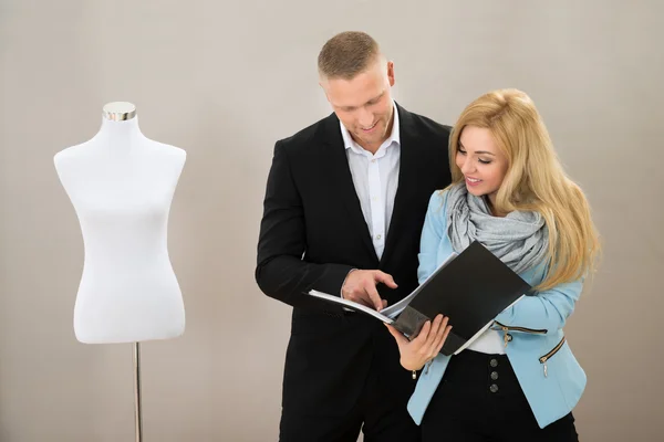 Tailor With Client Looking At Catalogue — Stock Photo, Image