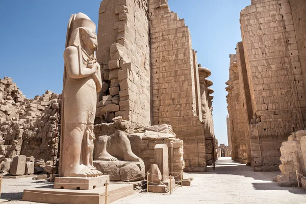 Estátua Colossal no Templo de Karnak — Fotografia de Stock