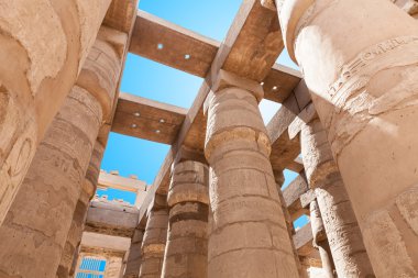 karnak Tapınağı sütunlar
