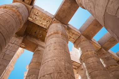 karnak Tapınağı sütunlar