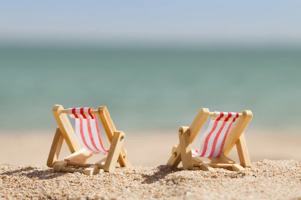 해변에 2 Deckchairs — 스톡 사진