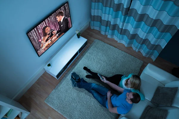 Pareja viendo película —  Fotos de Stock