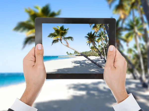 Persoon handen met digitale Tablet — Stockfoto