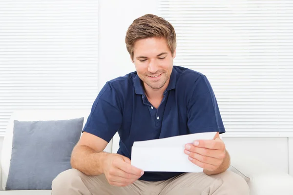 Smiling Man Reading Letter — Stock Photo, Image