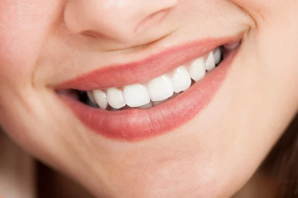 Mulher bonita sorrindo — Fotografia de Stock